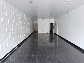 12701-12723 Merrick Blvd, Jamaica, NY à louer Photo intérieure– Image 2 sur 9