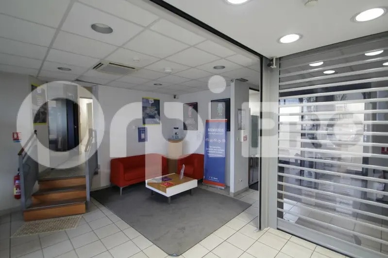 Local commercial dans Saran à louer - Hall d’entrée – Image 3 sur 5