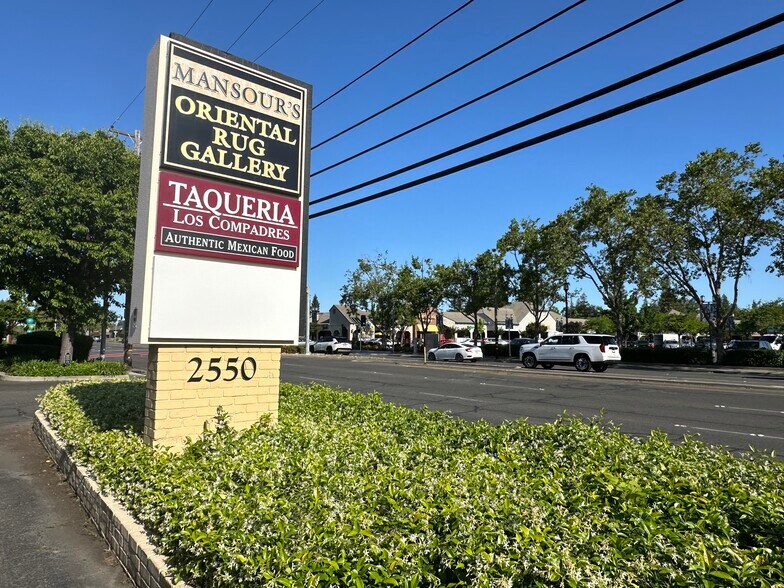 2550 Fair Oaks Blvd, Sacramento, CA à louer - Photo de l’immeuble – Image 3 sur 8