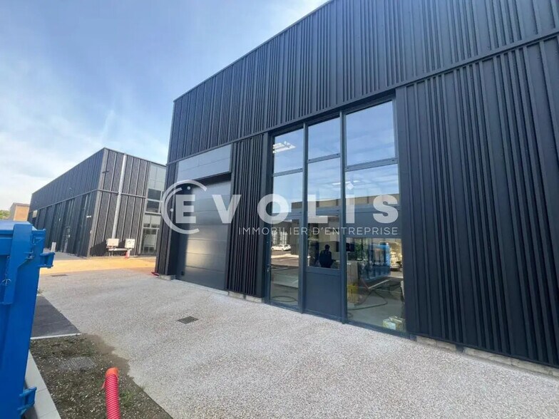 Local d’activités dans Trévoux à louer - Photo de l’immeuble – Image 3 sur 7