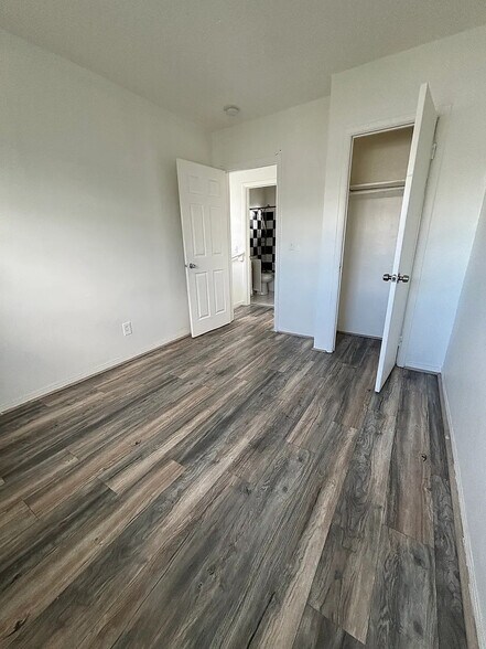 3740 & 3744 West Hallandale Beach Blvd. portefeuille de 2 biens à vendre sur LoopNet.fr - Photo de l’immeuble – Image 2 sur 7