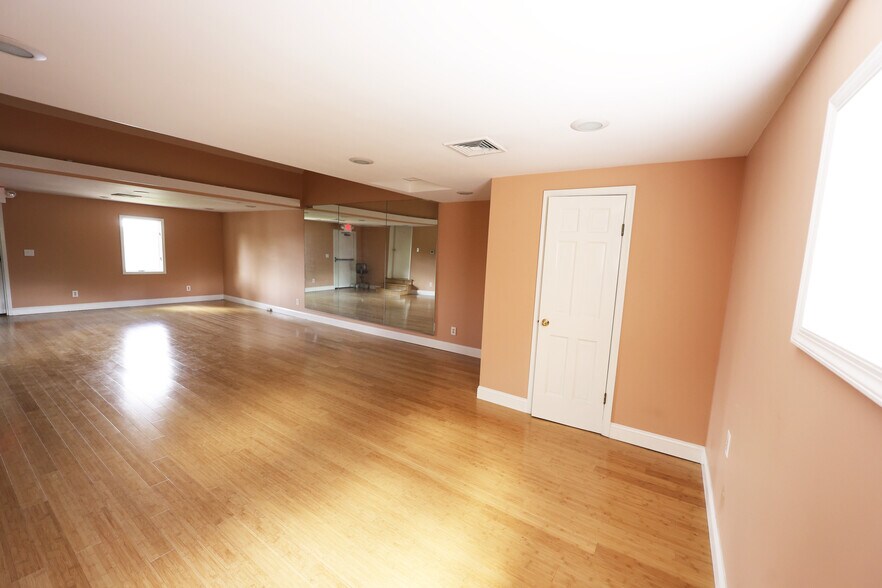 812 State Road 206, Princeton, NJ à louer - Photo de l’immeuble – Image 3 sur 8