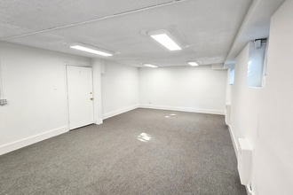 2842 Bloor St W, Toronto, ON à louer Photo intérieure– Image 2 sur 5