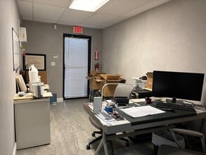 4990 SW 52nd St, Fort Lauderdale, FL à louer Photo intérieure– Image 2 sur 7