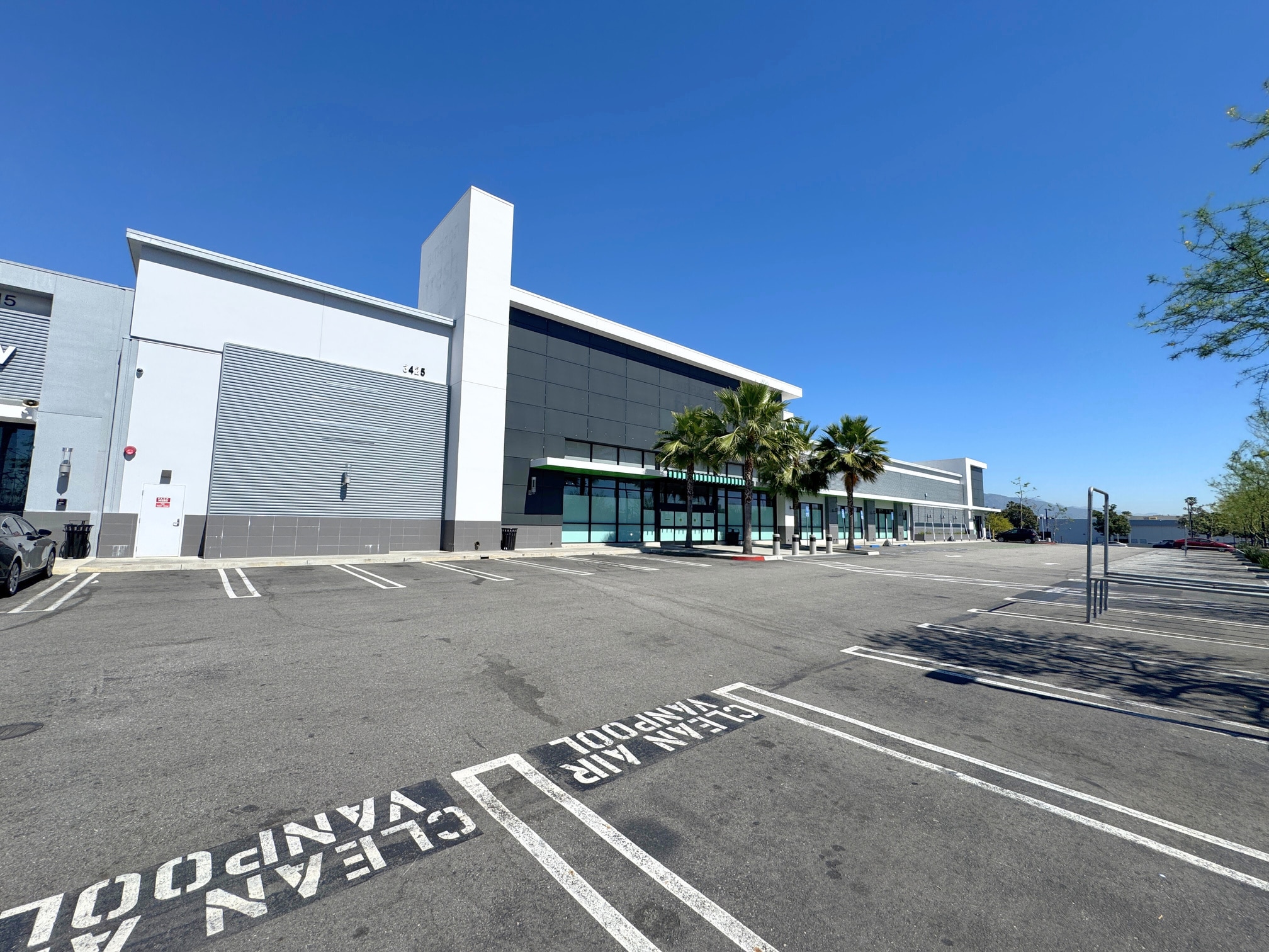 3405-3425 E Colorado Blvd, Pasadena, CA à louer Photo de l’immeuble– Image 1 sur 1