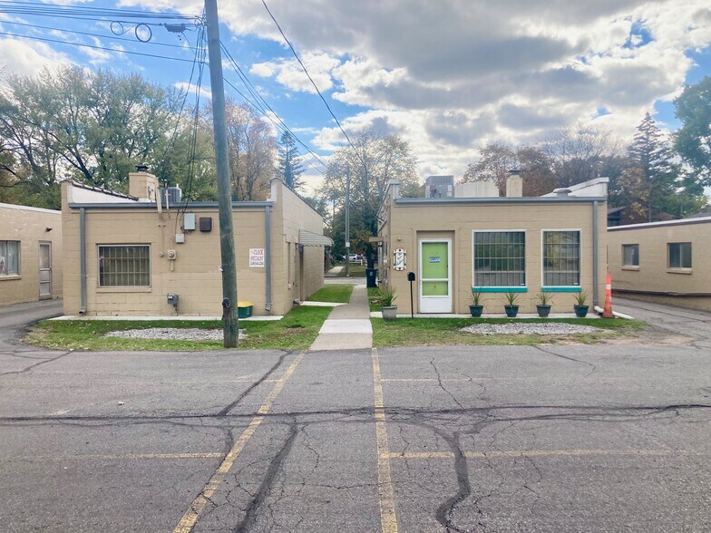 1110-1112 Catalpa Dr, Royal Oak, MI à vendre - Photo de l’immeuble – Image 3 sur 4