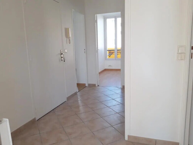 Bureau dans Poissy à louer - Photo de l’immeuble – Image 3 sur 5