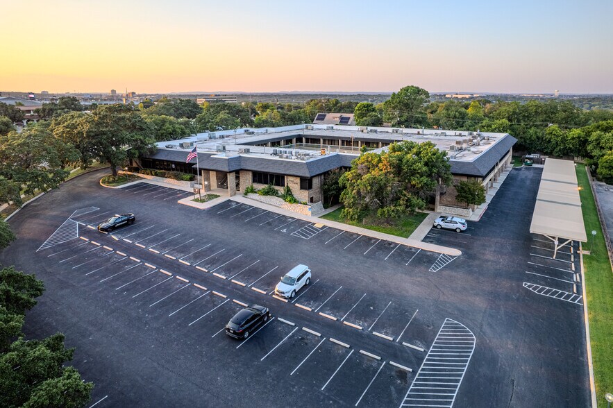3355 Cherry Ridge St, San Antonio, TX à louer - Photo principale – Image 1 sur 13