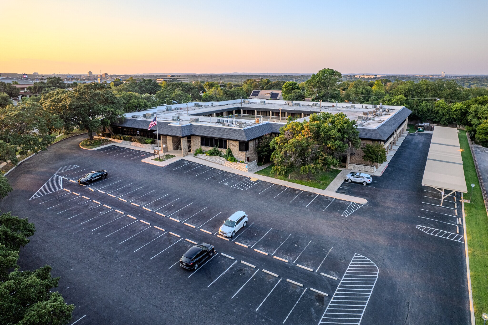 3355 Cherry Ridge St, San Antonio, TX à louer Photo principale– Image 1 sur 14