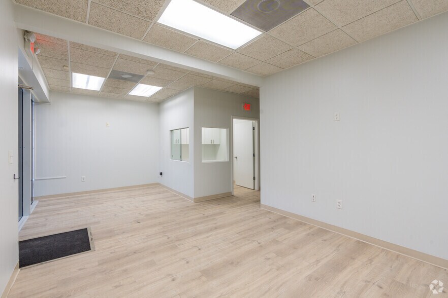 1000 Park Centre Blvd, Miami, FL à louer - Hall d’entrée – Image 3 sur 9