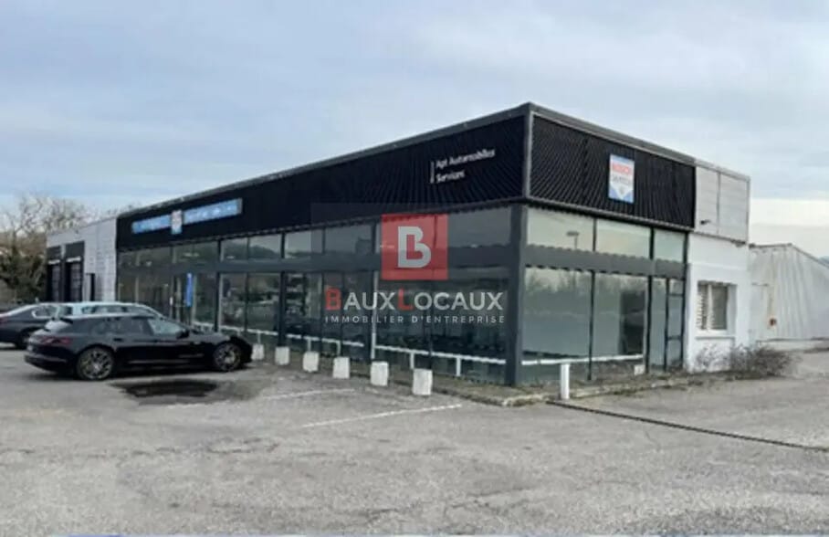 Local commercial dans Apt à louer - Photo de l’immeuble – Image 2 sur 4