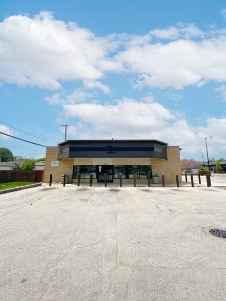 7950 Crawford Ave, Skokie, IL à louer - Photo de l’immeuble – Image 2 sur 5