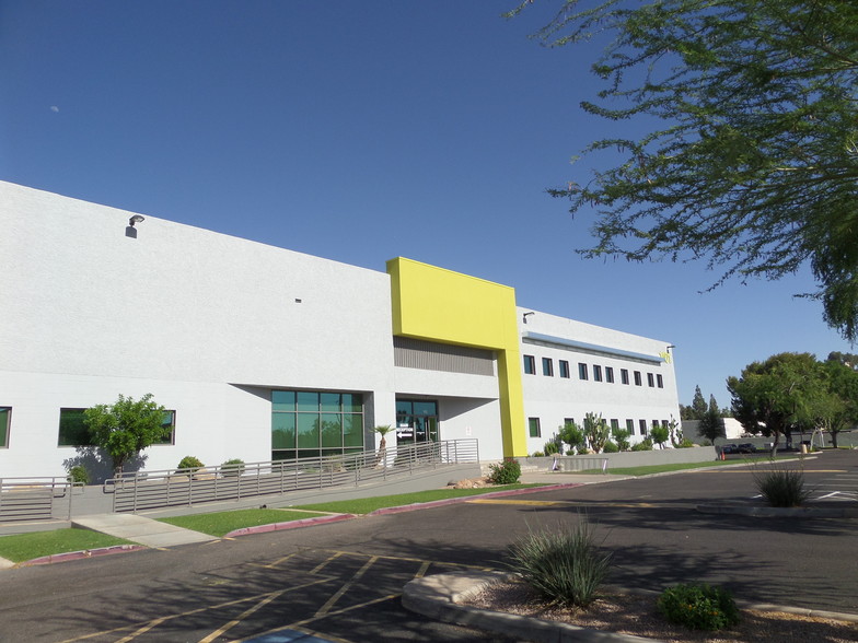 1401 S 52nd St, Tempe, AZ à louer - Photo de l’immeuble – Image 2 sur 3
