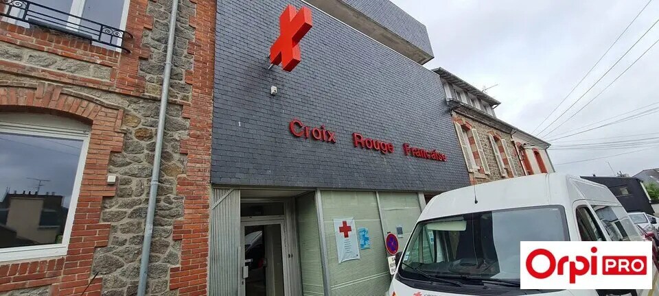 Bureau dans Saint-Brieuc à vendre - Photo de l’immeuble – Image 1 sur 9