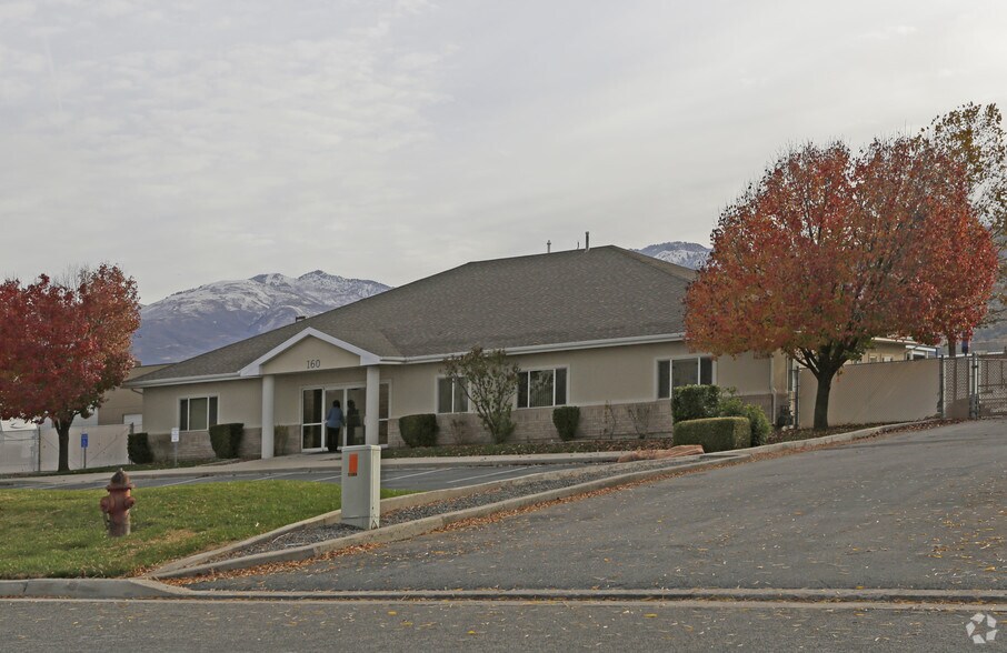 160 N Cutler Dr, North Salt Lake, UT à louer - Photo de l’immeuble – Image 3 sur 3