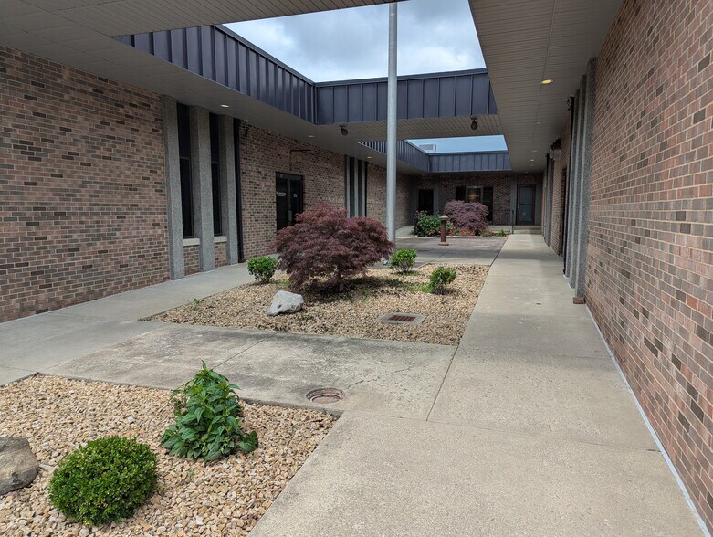 123 N 15th St, Mattoon, IL à vendre - Photo de l’immeuble – Image 3 sur 8