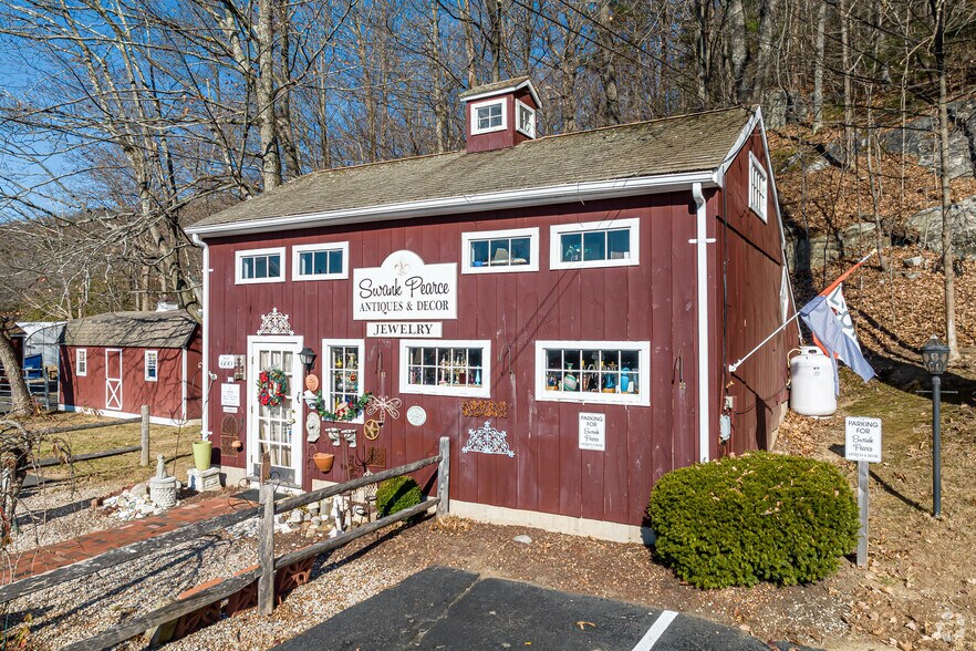 163 Albany Tpke, Canton, CT à vendre - Photo de l’immeuble – Image 3 sur 13