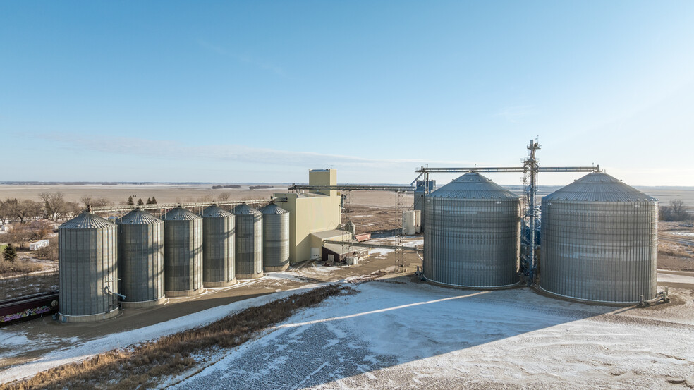 500 Railroad Ave, Sutton, ND à vendre - Photo de l’immeuble – Image 2 sur 19