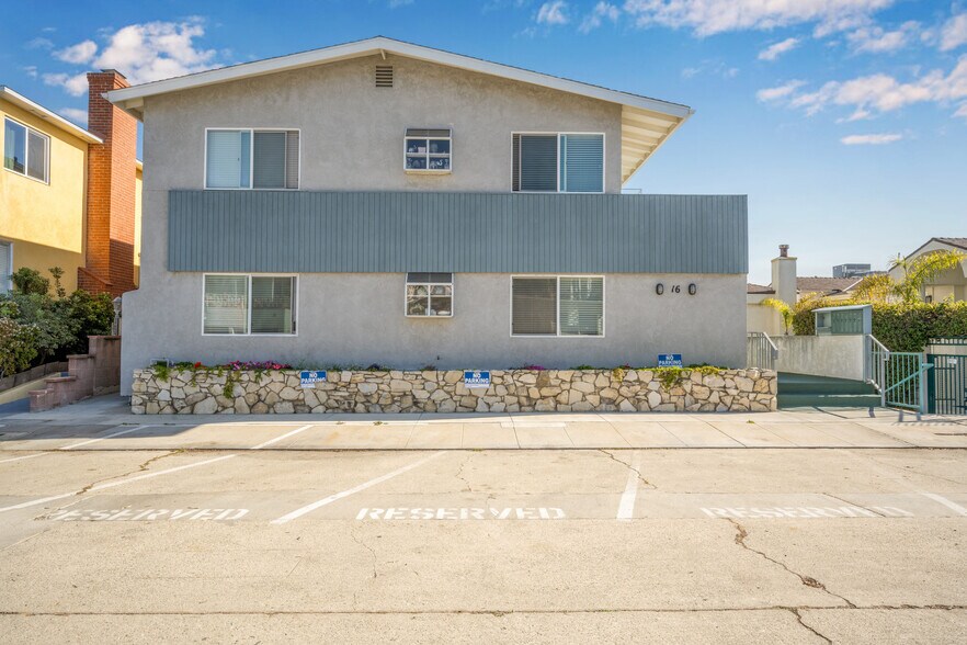 16 38th Pl, Long Beach, CA à vendre - Photo de l’immeuble – Image 2 sur 62