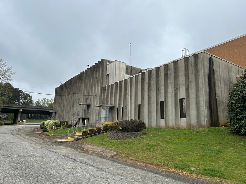 300 Dickson Rd, Lowell, NC à louer - Photo de l’immeuble – Image 3 sur 10