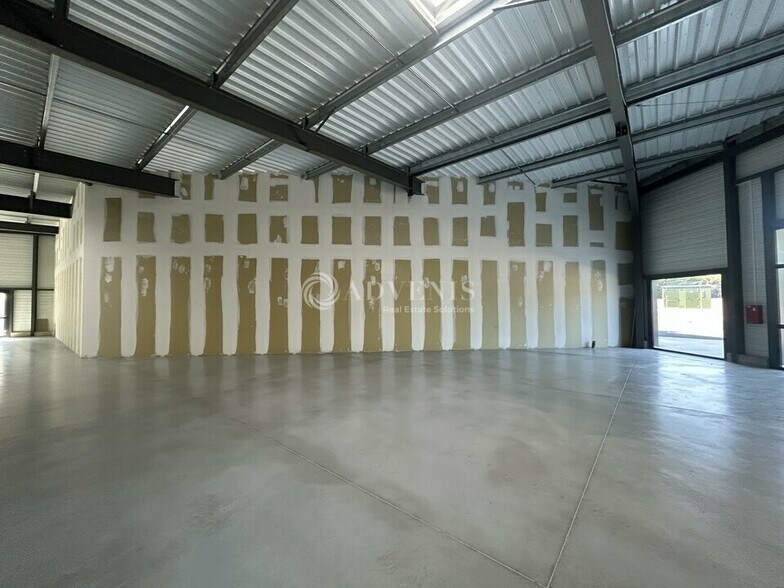 Local commercial dans Lézignan-Corbières à louer - Photo de l’immeuble – Image 3 sur 12