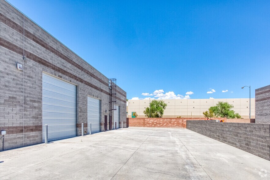 3408 Neeham Rd, North Las Vegas, NV à louer - Photo de l’immeuble – Image 3 sur 11