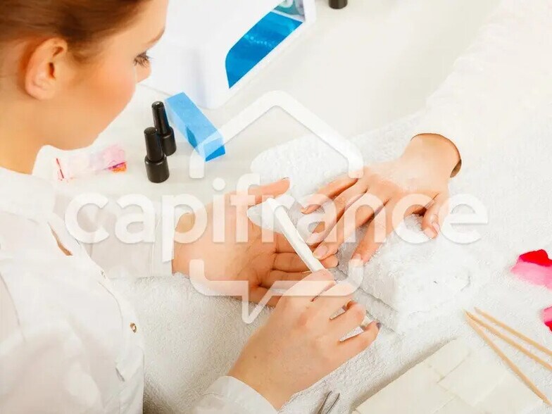 Bureau dans Fagnières à louer - Photo de l’immeuble – Image 3 sur 9