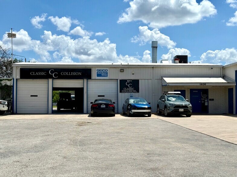 1830 Jackson Keller Rd, San Antonio, TX à vendre - Photo de l’immeuble – Image 3 sur 30