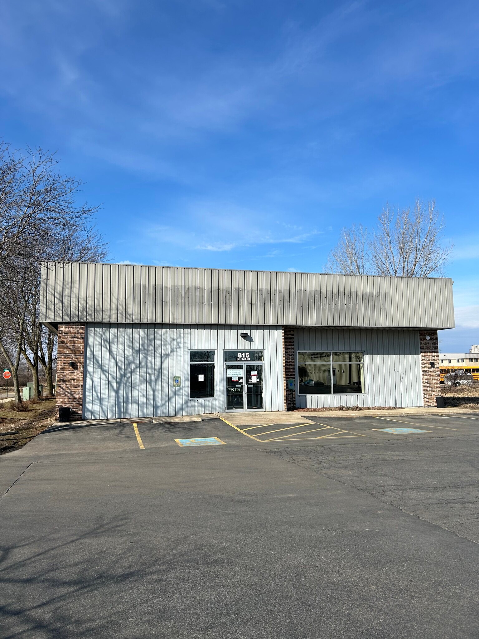 815 N Main St, Oregon, WI à louer Photo principale– Image 1 sur 16