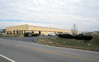 Plus de détails pour 3801-3825 Collins Ln, Louisville, KY - Industriel/Logistique à louer
