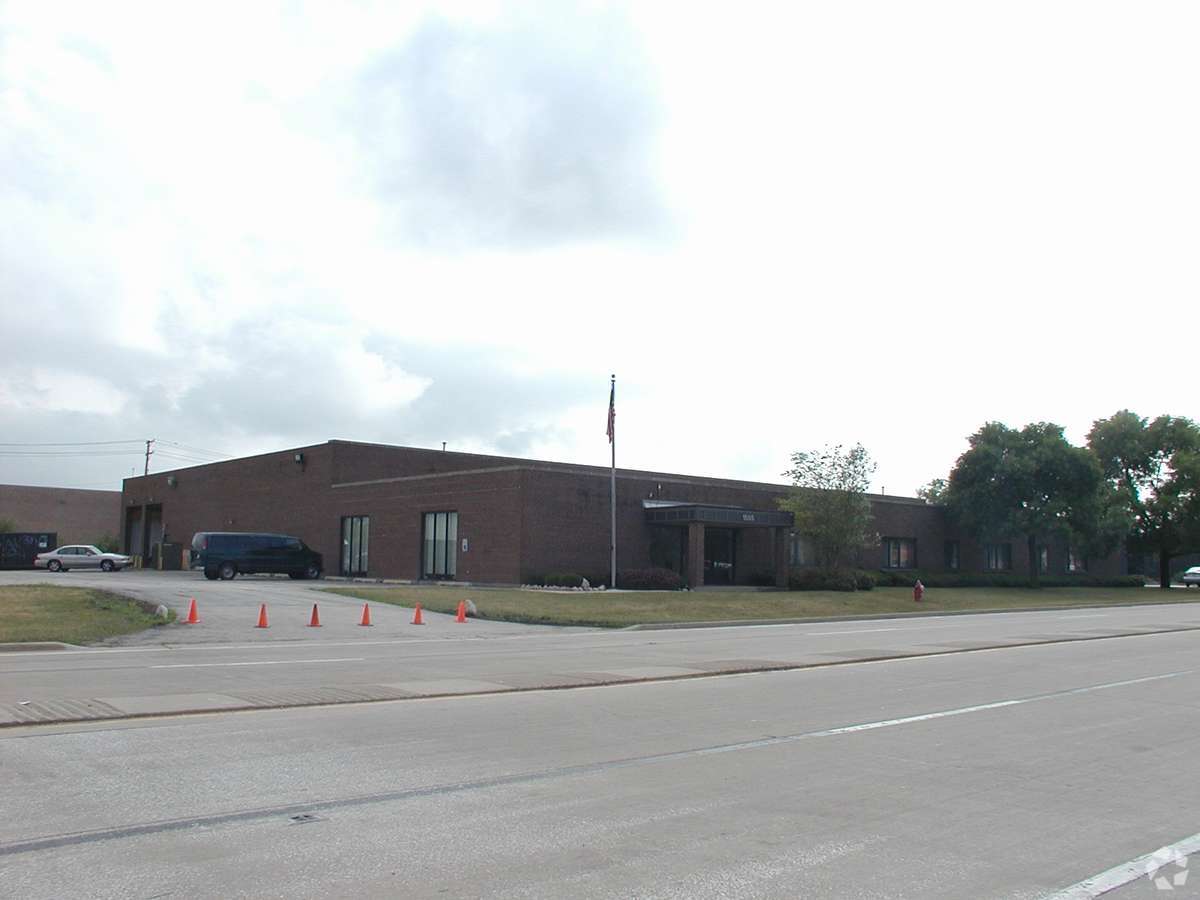 1555 Landmeier Rd, Elk Grove Village, IL à louer Photo de l’immeuble– Image 1 sur 3