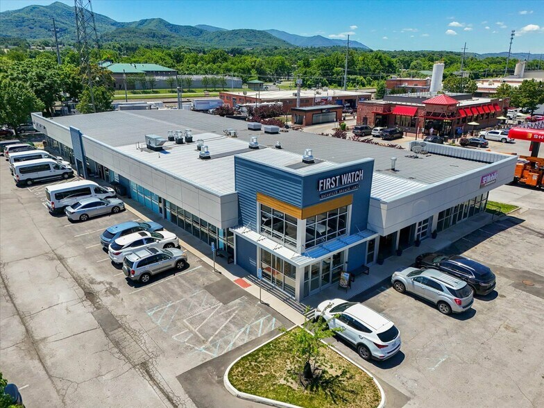 1300-1338 W Main St, Salem, VA à louer - Photo de l’immeuble – Image 3 sur 5