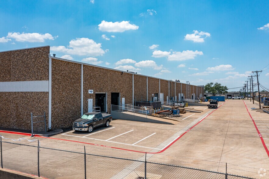 1401 Summit Ave, Plano, TX à louer - Photo de l’immeuble – Image 3 sur 6