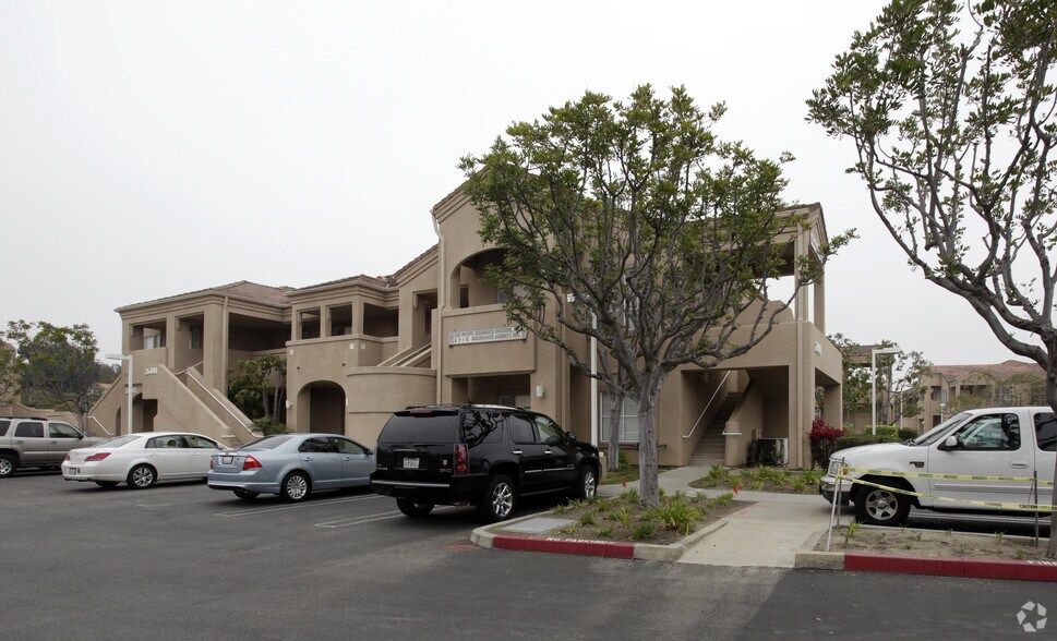 26441 Crown Valley Pky, Mission Viejo, CA à louer - Photo principale – Image 1 sur 4