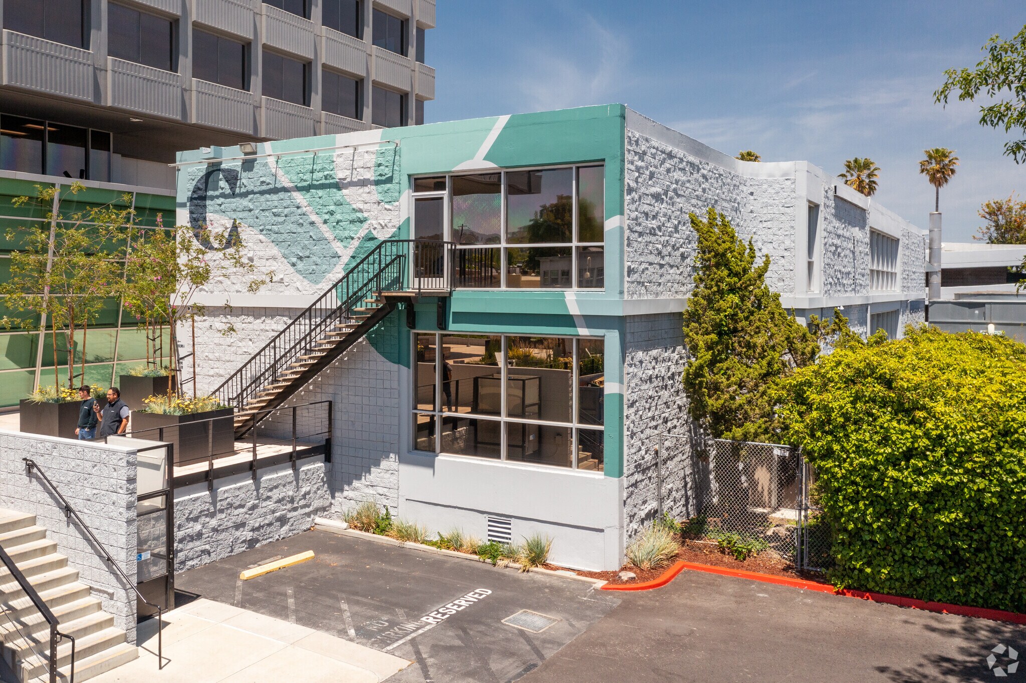 2121 S El Camino Real, San Mateo, CA à louer Photo principale– Image 1 sur 19