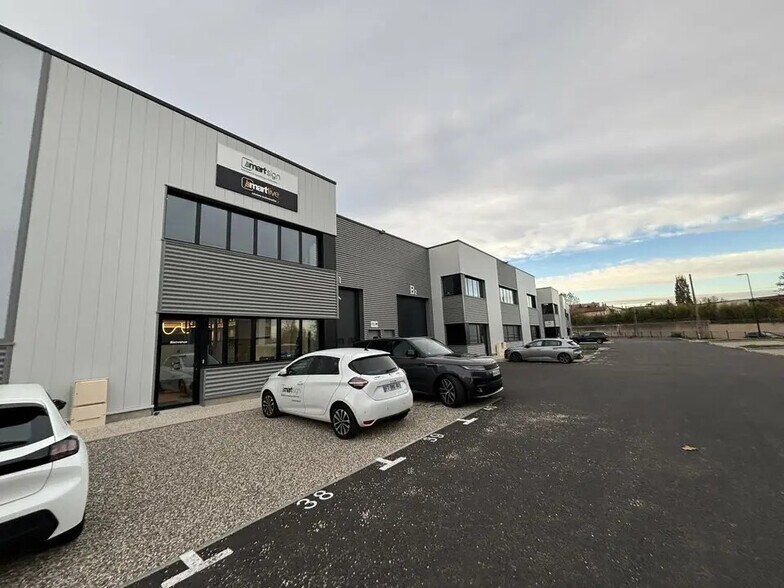 Local d'activités dans OULLINS-PIERRE-BÉNITE à vendre - Photo de l’immeuble – Image 3 sur 17