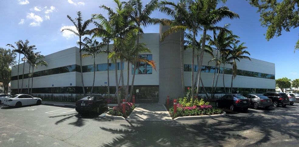 551 NW 77th St, Boca Raton, FL à louer - Photo de l’immeuble – Image 2 sur 16