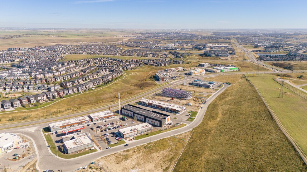 246 Nolanridge Cres NW, Calgary, AB à louer - Photo de l’immeuble – Image 1 sur 22