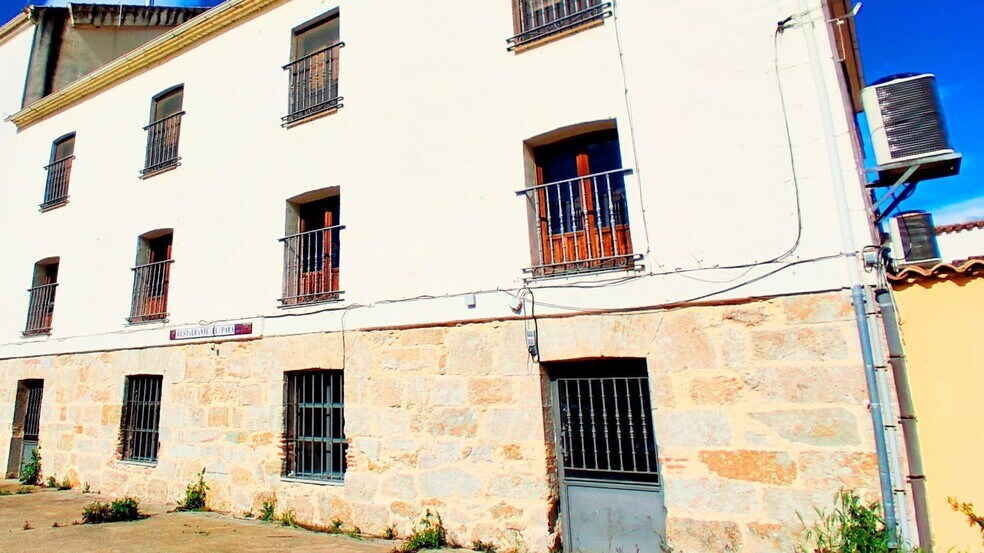 Local commercial dans Ciudad Rodrigo à vendre - Photo de l’immeuble – Image 2 sur 50