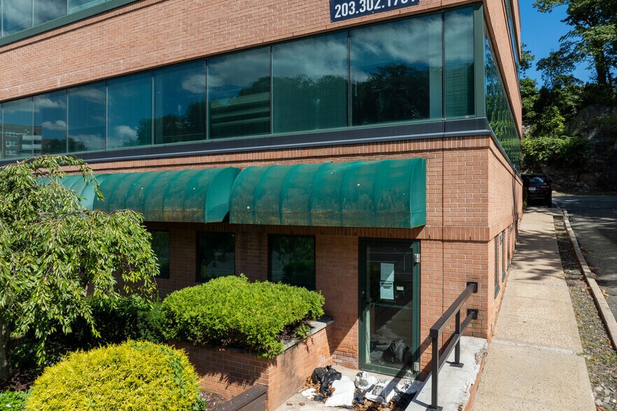 1234 Central Park Ave, Yonkers, NY à louer - Photo de l’immeuble – Image 2 sur 5
