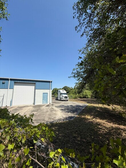 921 Anvil Way, LaBelle, FL à louer - Photo de l’immeuble – Image 2 sur 15