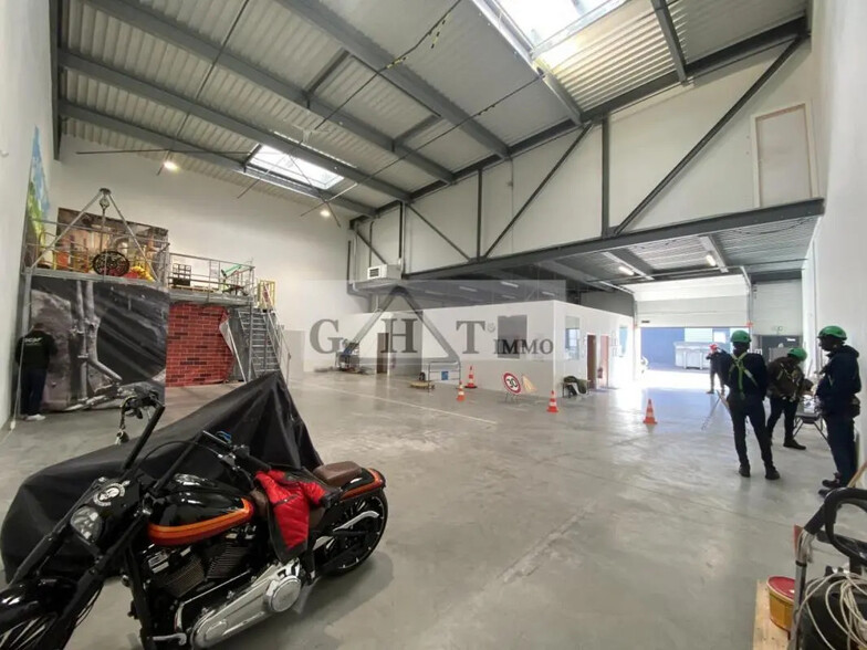 Industriel/Logistique dans Villeneuve-la-Garenne à louer - Photo de l’immeuble – Image 1 sur 12