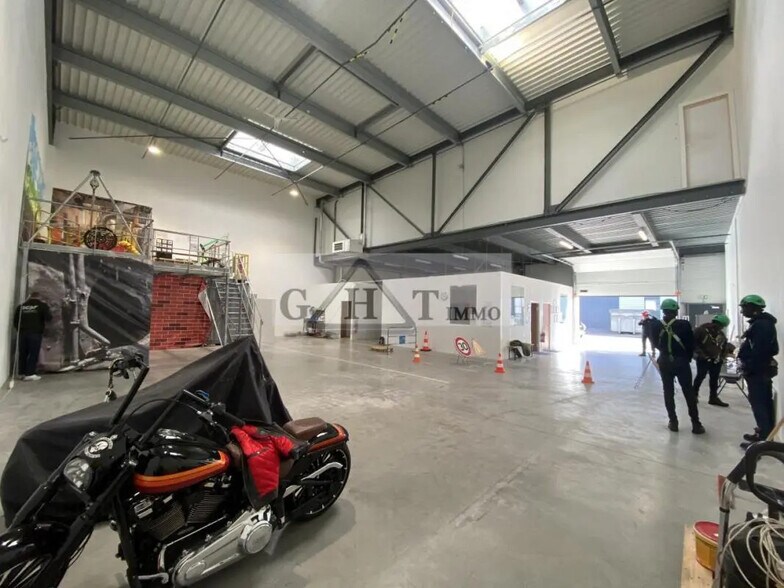 Industriel/Logistique dans Villeneuve-la-Garenne à louer - Photo intérieure – Image 1 sur 12