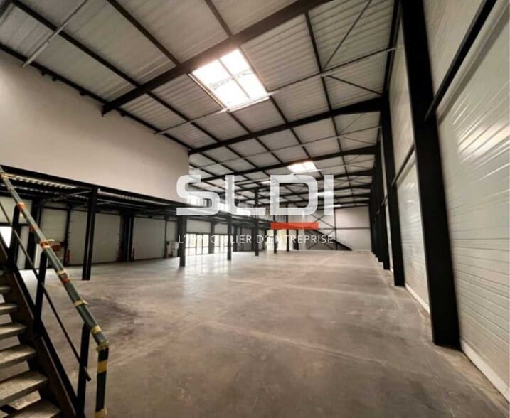 6 Rue De Bretagne, Saint-Quentin-Fallavier à louer - Photo de l’immeuble – Image 3 sur 9