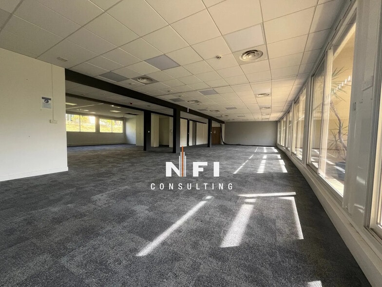 1300 Route Des Cretes, Valbonne à louer - Photo de l’immeuble – Image 2 sur 5