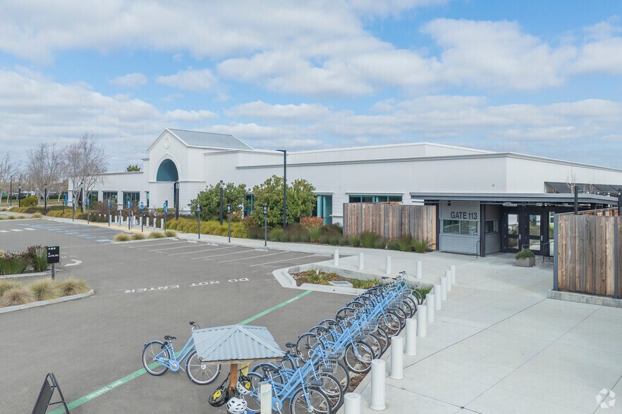 34700 Campus Dr, Fremont, CA à louer - Photo principale – Image 1 sur 10