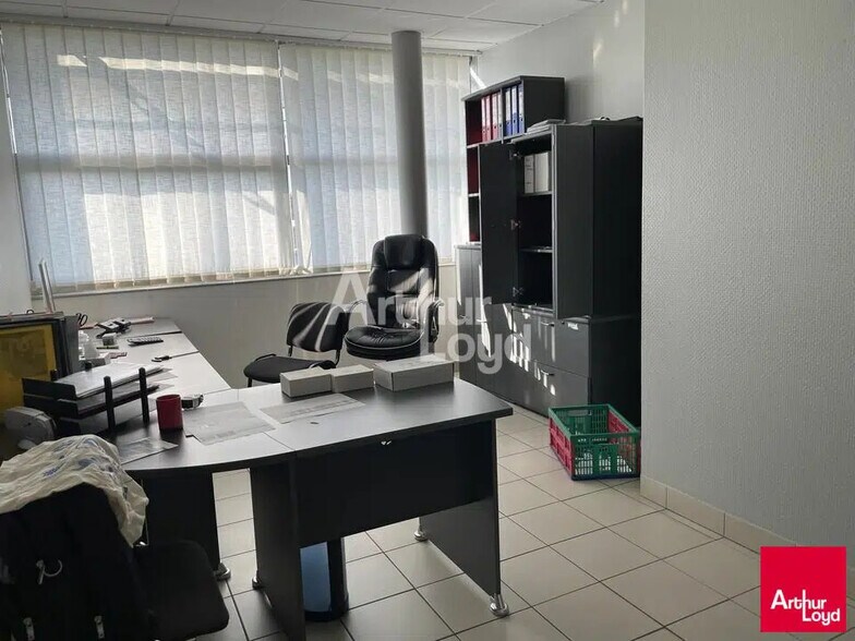 Local d'activités dans Tiercé à vendre - Photo de l’immeuble – Image 3 sur 3