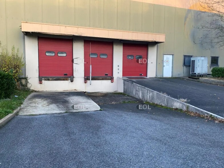 1 Rue Louis De Broglie, Saint-Thibault-des-Vignes à vendre - Photo de l’immeuble – Image 2 sur 11