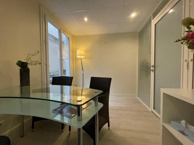 Bureau dans Paris à louer - Photo de l’immeuble – Image 2 sur 3