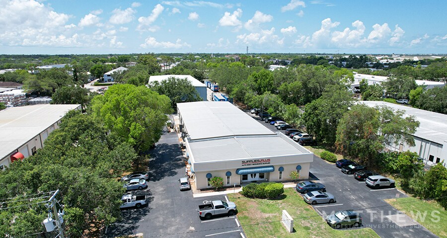 3884 Progress Ave, Naples, FL à louer - Photo de l’immeuble – Image 2 sur 4